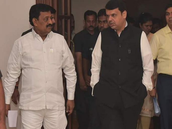 Madha Game Plan, Fadanvis highly fight with sharad pawar and ajit pawar | माढा गेम प्लॅन' गाफिल पवार काका-पुतण्याच्या अंगलट ! Madha Game Plan, Fadanvis highly fight with sharad pawar and ajit pawar | माढा गेम प्लॅन' गाफिल पवार काका-पुतण्याच्या अंगलट !