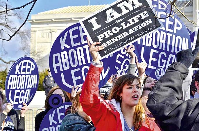 Why deny the right to safe abortion? | सुरक्षित गर्भपाताचा अधिकार का नाकारता? मोरोक्को  आणि  अमेरिकेतील  युवतींचा  सवाल  Why deny the right to safe abortion? | सुरक्षित गर्भपाताचा अधिकार का नाकारता? मोरोक्को  आणि  अमेरिकेतील  युवतींचा  सवाल