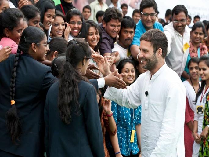 Lok Sabha Election 2019 Rahul Gandhi promises removal of fees on application for government exams, jobs | सरकारी नोकरीसाठीचे परीक्षा शु्ल्क रद्द करणार : राहुल गांधी