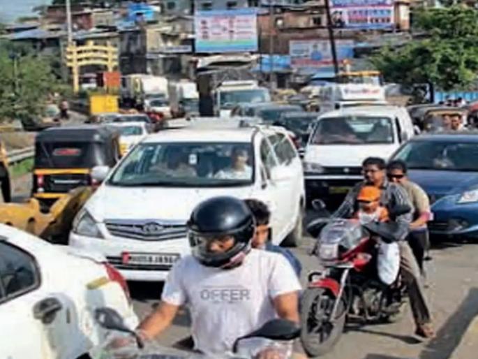 Residents of Pendsenagar suffer due to traffic congestion | पेंडसेनगरमधील रहिवासी वाहतूककोंडीमुळे त्रस्त Residents of Pendsenagar suffer due to traffic congestion | पेंडसेनगरमधील रहिवासी वाहतूककोंडीमुळे त्रस्त