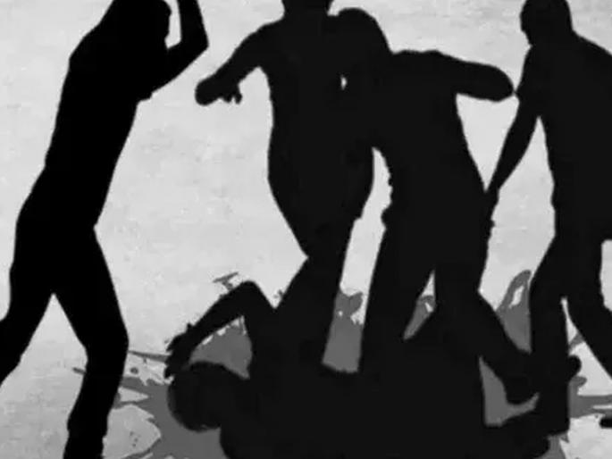 A waiter was slapped, a young man was hit with a bottle in front of the bar nagpur crime news | वेटरला झापड मारणे भोवले, बारसमोर तरुणावर बॉटलने वार A waiter was slapped, a young man was hit with a bottle in front of the bar nagpur crime news | वेटरला झापड मारणे भोवले, बारसमोर तरुणावर बॉटलने वार