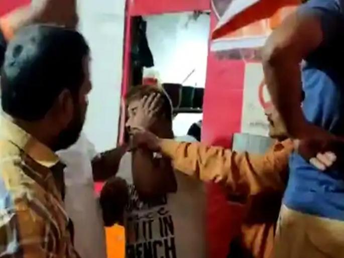 MNS's new flag used at the Nonveg Hotel; MNS workers slapped the owner | मनसेचा नवा झेंडा नॉनव्हेज हॉटेलमध्ये दिसला; मनसैनिकांनी मालकाला चोपला MNS's new flag used at the Nonveg Hotel; MNS workers slapped the owner | मनसेचा नवा झेंडा नॉनव्हेज हॉटेलमध्ये दिसला; मनसैनिकांनी मालकाला चोपला