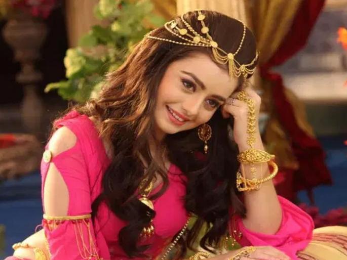 Nagin 2 actress Chahat Pandey arrested; Damoh police sent her jail | नागिन २ मधील अभिनेत्री चाहत पांडेला अटक; मामाच्या घरामध्ये केला 'तमाशा' Nagin 2 actress Chahat Pandey arrested; Damoh police sent her jail | नागिन २ मधील अभिनेत्री चाहत पांडेला अटक; मामाच्या घरामध्ये केला 'तमाशा'