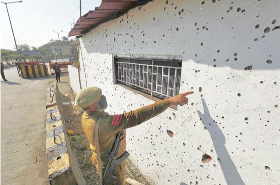 The attack of the terrorists was foiled | अतिरेक्यांचा घातपाताचा कट उधळला