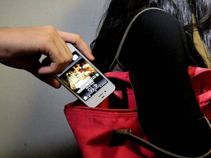 Death of a suspected thief in a civilian beating | नागरिकांच्या मारहाणीत संशयित चोरट्याचा मृत्यू Death of a suspected thief in a civilian beating | नागरिकांच्या मारहाणीत संशयित चोरट्याचा मृत्यू