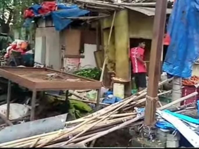 Fearing corona infection, the illegal vegetable market at Ulhasnagar was removed | कोरोना संसर्गाच्या भीतीने उल्हासनगर मराठा सेक्शन येथील अवैध भाजी मार्केट हटविले Fearing corona infection, the illegal vegetable market at Ulhasnagar was removed | कोरोना संसर्गाच्या भीतीने उल्हासनगर मराठा सेक्शन येथील अवैध भाजी मार्केट हटविले