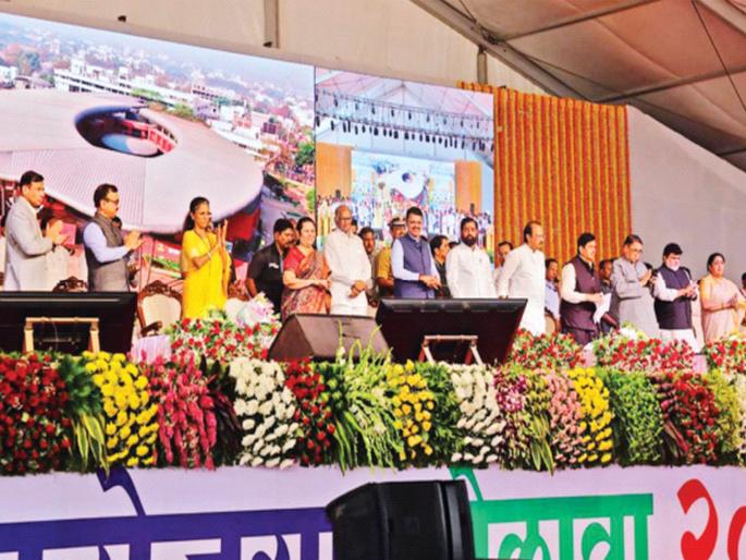 Pawar's air in Baramati; But which ones exactly confusion in mahayuti due to whistling, clapping in Maharojgar mela | बारामतीत हवा पवारांचीच; पण नेमक्या कोणत्या...? महारोजगार मेळाव्यातील शिट्ट्या, टाळ्यांमुळे महायुती गोंधळात Pawar's air in Baramati; But which ones exactly confusion in mahayuti due to whistling, clapping in Maharojgar mela | बारामतीत हवा पवारांचीच; पण नेमक्या कोणत्या...? महारोजगार मेळाव्यातील शिट्ट्या, टाळ्यांमुळे महायुती गोंधळात