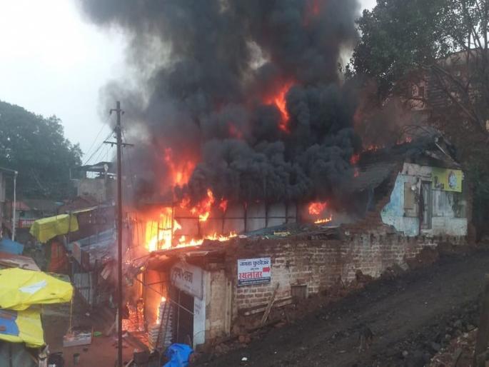 Big fire in Sangameshwar market, loss of lakhs of rupees | संगमेश्वर बाजारपेठेत मोठी आग, लाखो रुपयांचे नुकसान Big fire in Sangameshwar market, loss of lakhs of rupees | संगमेश्वर बाजारपेठेत मोठी आग, लाखो रुपयांचे नुकसान