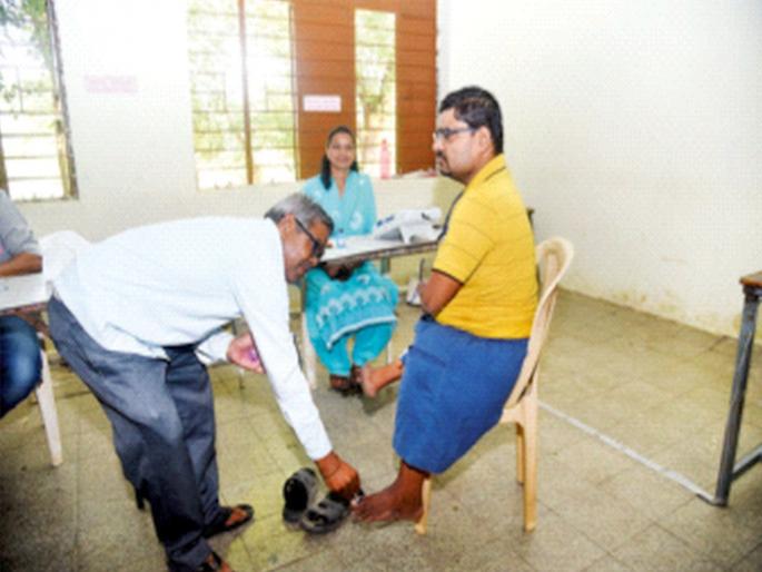 Even if half the voters go where? 54-33 percent in Maharashtra, while the national average is 60-39 percent | अर्धे मतदार गेले तरी कुठे? महाराष्ट्रात ५४.३३ टक्के, तर देशात सरासरी ६०.३९ टक्के मतदान Even if half the voters go where? 54-33 percent in Maharashtra, while the national average is 60-39 percent | अर्धे मतदार गेले तरी कुठे? महाराष्ट्रात ५४.३३ टक्के, तर देशात सरासरी ६०.३९ टक्के मतदान