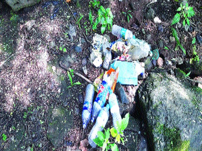 Gawalidev area also became a hangout for alcoholics; Citizens suffer | गवळीदेव परिसरही बनला मद्यपींचा अड्डा; नागरिक त्रस्त Gawalidev area also became a hangout for alcoholics; Citizens suffer | गवळीदेव परिसरही बनला मद्यपींचा अड्डा; नागरिक त्रस्त