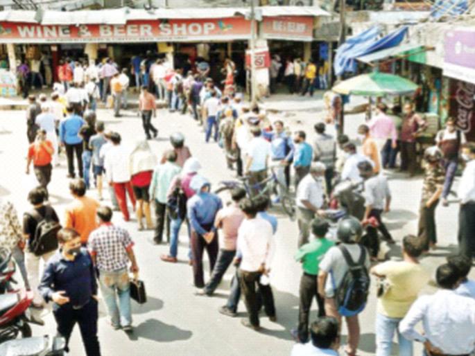 Strict lockdown in Delhi for a week | दिल्लीत आठवडाभर कडक लॉकडाऊन; तळीरामांच्या रांगा Strict lockdown in Delhi for a week | दिल्लीत आठवडाभर कडक लॉकडाऊन; तळीरामांच्या रांगा