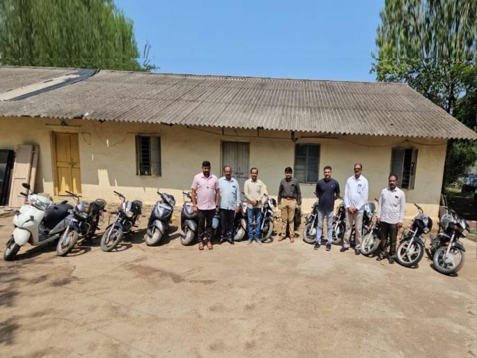 bike thief jailed; 15 two-wheelers worth five lakhs seized | अट्टल बाईक चोर जेरबंद; पाच लाखांच्या १५ दुचाकी जप्त bike thief jailed; 15 two-wheelers worth five lakhs seized | अट्टल बाईक चोर जेरबंद; पाच लाखांच्या १५ दुचाकी जप्त