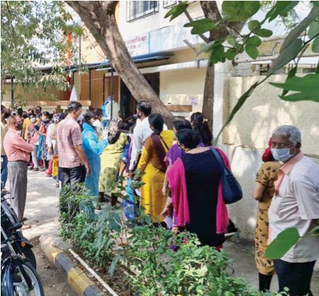 Teachers rush for corona test | कोरोना चाचणीसाठी शिक्षकांची झुंबड Teachers rush for corona test | कोरोना चाचणीसाठी शिक्षकांची झुंबड