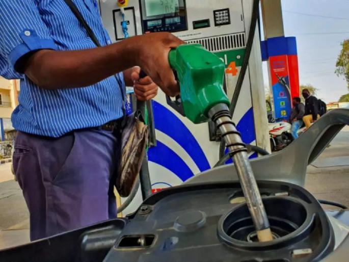 petrol price near the Hundred rupee in Kolkata as well as Delhi | कोलकाता तसेच दिल्लीतही पेट्रोल शंभरीकडे petrol price near the Hundred rupee in Kolkata as well as Delhi | कोलकाता तसेच दिल्लीतही पेट्रोल शंभरीकडे