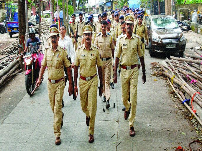 Nine thousand police guard for voting | मतदानासाठी नऊ हजार पोलिसांचा पहारा Nine thousand police guard for voting | मतदानासाठी नऊ हजार पोलिसांचा पहारा