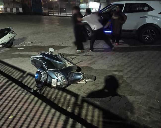 'Husband, Wife and Wo' on Panipat Highway at midnight; Caught redhand | मध्यरात्री पानिपतच्या हायवेवर 'पती, पत्नी और वो'मध्ये धुमशान; दीराच्या मदतीने पकडले 'Husband, Wife and Wo' on Panipat Highway at midnight; Caught redhand | मध्यरात्री पानिपतच्या हायवेवर 'पती, पत्नी और वो'मध्ये धुमशान; दीराच्या मदतीने पकडले