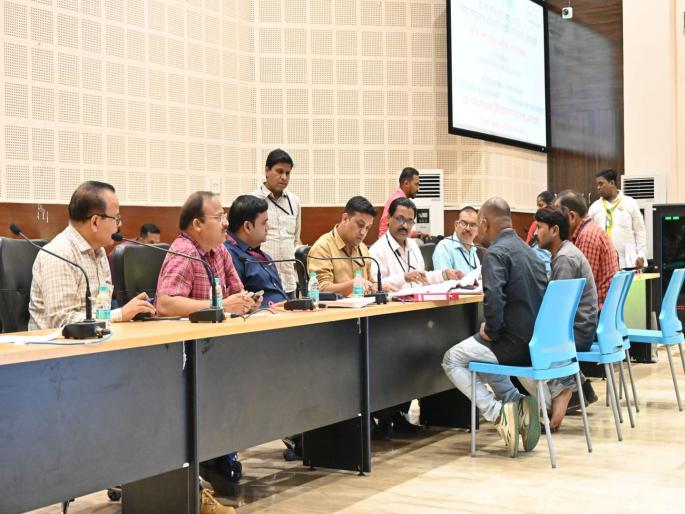 31 candidates who were absent from the expenditure verification 'Aron' warning 48 hour deadline | खर्च तपासणीला अनुपस्थित ३१ उमेदवारांना ‘आरओं’ची तंबी; ४८ तासांची डेडलाइन 31 candidates who were absent from the expenditure verification 'Aron' warning 48 hour deadline | खर्च तपासणीला अनुपस्थित ३१ उमेदवारांना ‘आरओं’ची तंबी; ४८ तासांची डेडलाइन