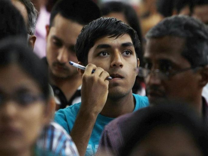 10,000 less engineering, management posts this year | इंजिनिअरिंग, मॅनेजमेंटच्या यंदा १० हजार कमी जागा 10,000 less engineering, management posts this year | इंजिनिअरिंग, मॅनेजमेंटच्या यंदा १० हजार कमी जागा