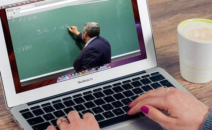 Ulhasnagar Municipal Board of Education fatwa, action will be taken against schools that deprive children from online studies | उल्हासनगर महापालिका शिक्षण मंडळाचा फतवा, ऑनलाईन अभ्यासापासून मुलांना वंचित ठेवणाऱ्या शाळेवर होणार कारवाई Ulhasnagar Municipal Board of Education fatwa, action will be taken against schools that deprive children from online studies | उल्हासनगर महापालिका शिक्षण मंडळाचा फतवा, ऑनलाईन अभ्यासापासून मुलांना वंचित ठेवणाऱ्या शाळेवर होणार कारवाई