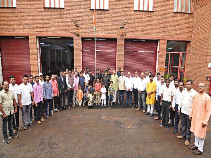 Flag hoisting in Kolhapur by Lokmat Family | लोकमत परिवारातर्फे कोल्हापुरात उत्साहात ध्वजारोहण Flag hoisting in Kolhapur by Lokmat Family | लोकमत परिवारातर्फे कोल्हापुरात उत्साहात ध्वजारोहण