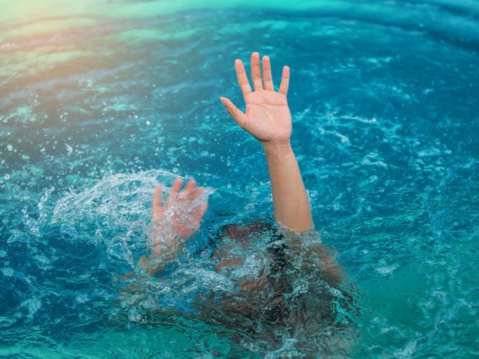 Amle Brother, who went for Ganpati immersion, drowned in the river | गणपती विसर्जनासाठी गेलेल्या आमले बंधूचा मन नदीत बुडून मृत्यू Amle Brother, who went for Ganpati immersion, drowned in the river | गणपती विसर्जनासाठी गेलेल्या आमले बंधूचा मन नदीत बुडून मृत्यू