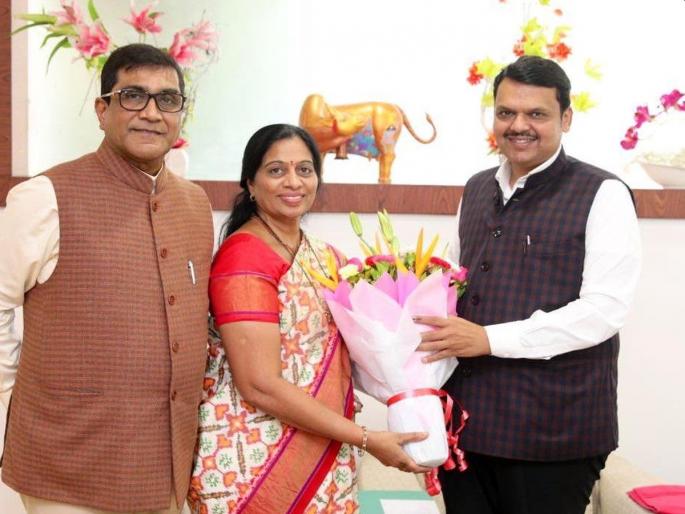 shivsena supporter mira bhainder independent MLa Geeta Jain met Devendra Fadnavis after Eknath Shinde Revolt | Maharashtra Political Crisis: अपक्षांनीही दुसऱ्याच दिवशी पलटी मारली; गीता जैन फडणवीसांच्या भेटीला shivsena supporter mira bhainder independent MLa Geeta Jain met Devendra Fadnavis after Eknath Shinde Revolt | Maharashtra Political Crisis: अपक्षांनीही दुसऱ्याच दिवशी पलटी मारली; गीता जैन फडणवीसांच्या भेटीला