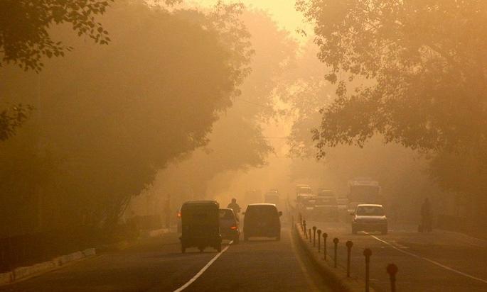 The city's face was covered with mist | शहराचा चेहरा-मोहरा धुळीने माखला  The city's face was covered with mist | शहराचा चेहरा-मोहरा धुळीने माखला