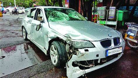 Rickshaw driver dies in a car crash | कारच्या धडकेत रिक्षाचालकाचा मृत्यू Rickshaw driver dies in a car crash | कारच्या धडकेत रिक्षाचालकाचा मृत्यू