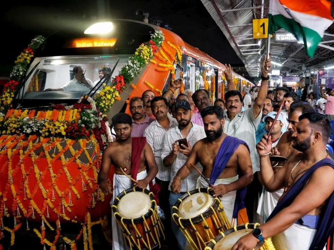 Students sing RSS song at Vande Bharat Express inauguration, politics heats up; Kerala government orders inquiry | वंदे भारत एक्सप्रेसच्या उद्घाटनावेळी विद्यार्थ्यांनी गायलं RSS गीत, राजकारण तापलं; केरळ सरकारचे चौकशीचे आदेश