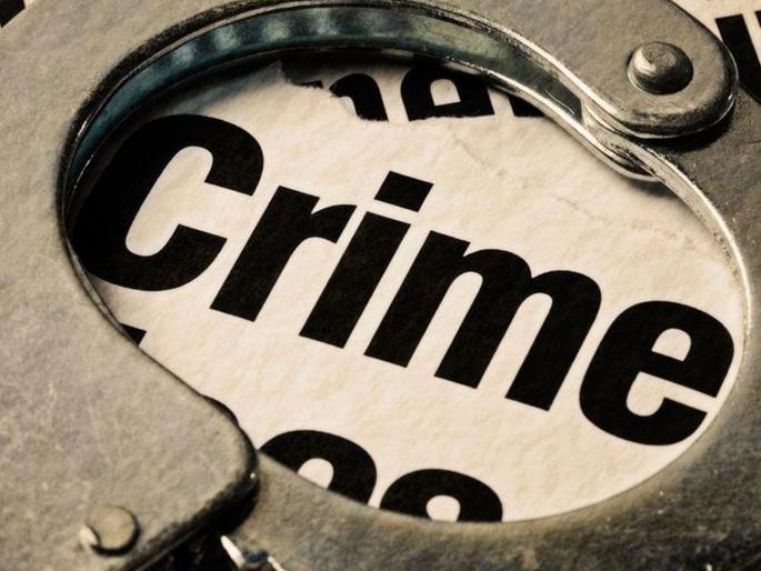 beaten case in front of Ulhasnagar police station | उल्हासनगर पोलीस ठाण्यासमोर धिंगाणा, गुन्हा दाखल beaten case in front of Ulhasnagar police station | उल्हासनगर पोलीस ठाण्यासमोर धिंगाणा, गुन्हा दाखल