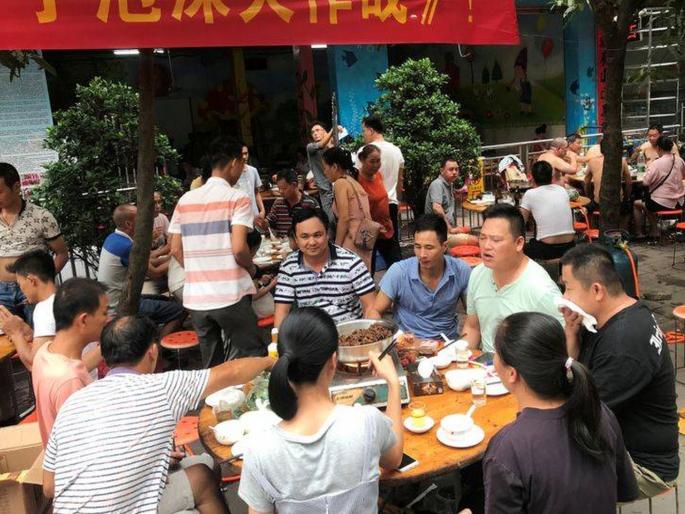 Chinese will not improve; dog meet festival is started in corona Virus crisis | चिनी सुधरणार नाहीत; कोरोनानंतरही 'हे' काय खाताहेत बघा, फेस्टिव्हलच सुरू आहे! Chinese will not improve; dog meet festival is started in corona Virus crisis | चिनी सुधरणार नाहीत; कोरोनानंतरही 'हे' काय खाताहेत बघा, फेस्टिव्हलच सुरू आहे!