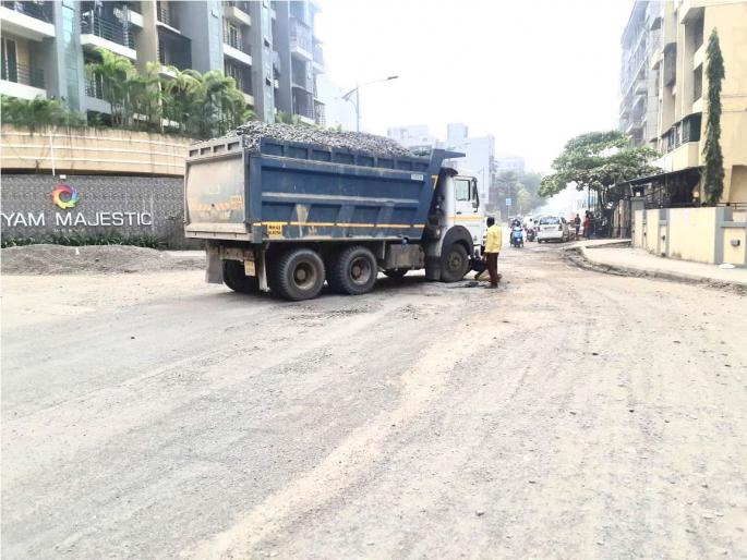 Risk of accidents due to overloaded vehicles | ओव्हरलोड वाहनांमुळे अपघाताचा धोका Risk of accidents due to overloaded vehicles | ओव्हरलोड वाहनांमुळे अपघाताचा धोका