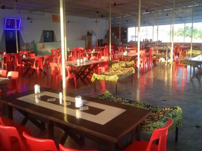 drink alcohol Put the bottle under the table Police also involved Liquor selling at dhaba hotels near the highway in pune | दारू प्या; बाटली टेबलाखाली ठेवा, पोलिसांचाही सहभाग, हायवेजवळ ढाबा-हॉटेलवर दारू विक्री जाेरात drink alcohol Put the bottle under the table Police also involved Liquor selling at dhaba hotels near the highway in pune | दारू प्या; बाटली टेबलाखाली ठेवा, पोलिसांचाही सहभाग, हायवेजवळ ढाबा-हॉटेलवर दारू विक्री जाेरात