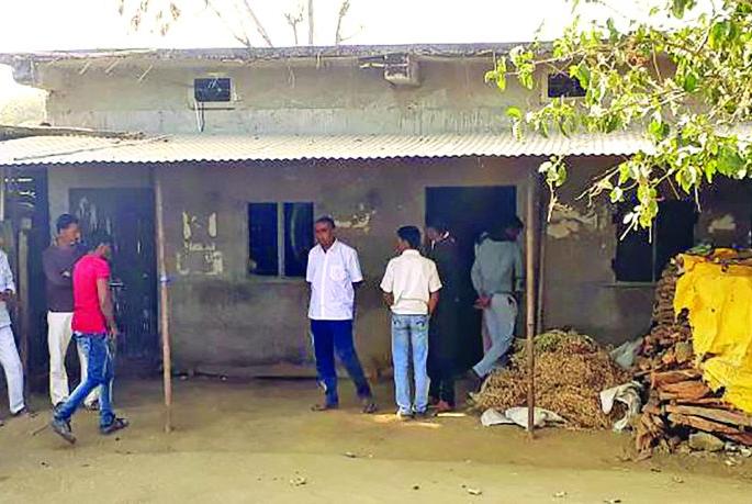 Buldhana: 1.25 lakh food grains from farmers' farmland! | बुलडाणा : शेतकर्‍याच्या गोठय़ातून १.२५ लाखांचे धान्य लंपास!