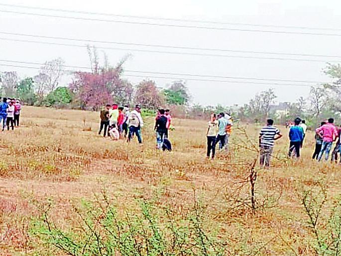 the decapitated body of a 25 year old girl found in the field in bhadravati | क्रूरच... तरुणीला निर्वस्त्र करून मुंडकेच केले धडावेगळे the decapitated body of a 25 year old girl found in the field in bhadravati | क्रूरच... तरुणीला निर्वस्त्र करून मुंडकेच केले धडावेगळे