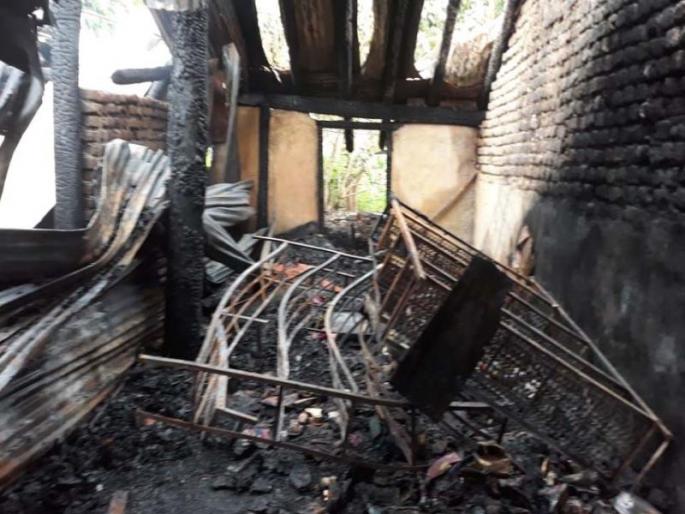 Three shops in Khadgaon | धडगावात तीन दुकाने आगीत खाक Three shops in Khadgaon | धडगावात तीन दुकाने आगीत खाक