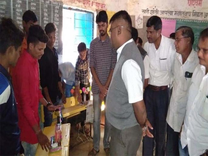 50 devices of science exhibition at Dhadgaon | धडगाव येथील विज्ञान प्रदर्शनात 50 उपकरणांचा समावेश 50 devices of science exhibition at Dhadgaon | धडगाव येथील विज्ञान प्रदर्शनात 50 उपकरणांचा समावेश