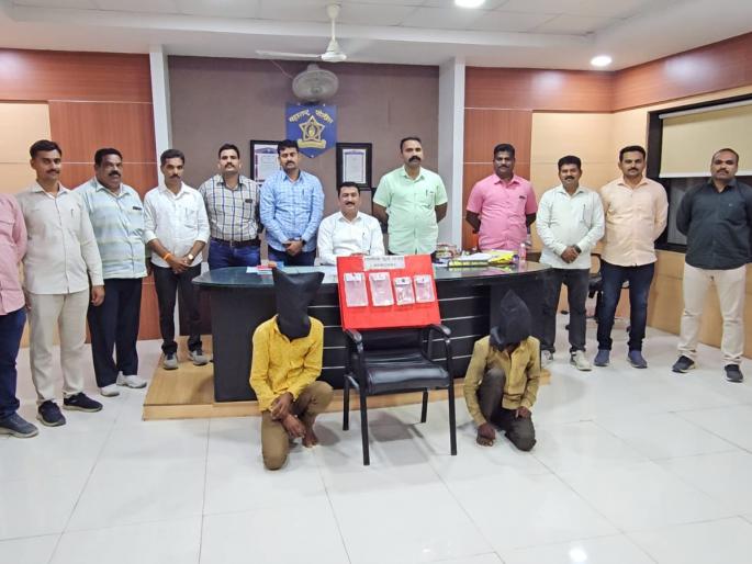 burglary in residential area by breaking the door three accused arrested | दरवाजा उचकटून वस्तीवर चोरी, तिघा आरोपींना अटक burglary in residential area by breaking the door three accused arrested | दरवाजा उचकटून वस्तीवर चोरी, तिघा आरोपींना अटक