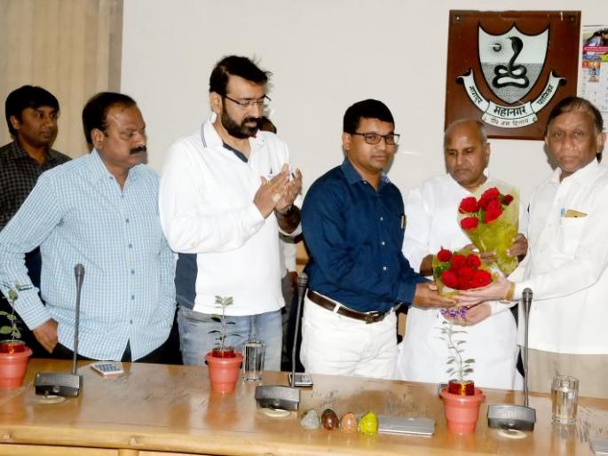 Dharmapal Meshram accepted the legal committee's charge | धर्मपाल मेश्राम यांनी विधी समितीची सूत्रे स्वीकारली  Dharmapal Meshram accepted the legal committee's charge | धर्मपाल मेश्राम यांनी विधी समितीची सूत्रे स्वीकारली