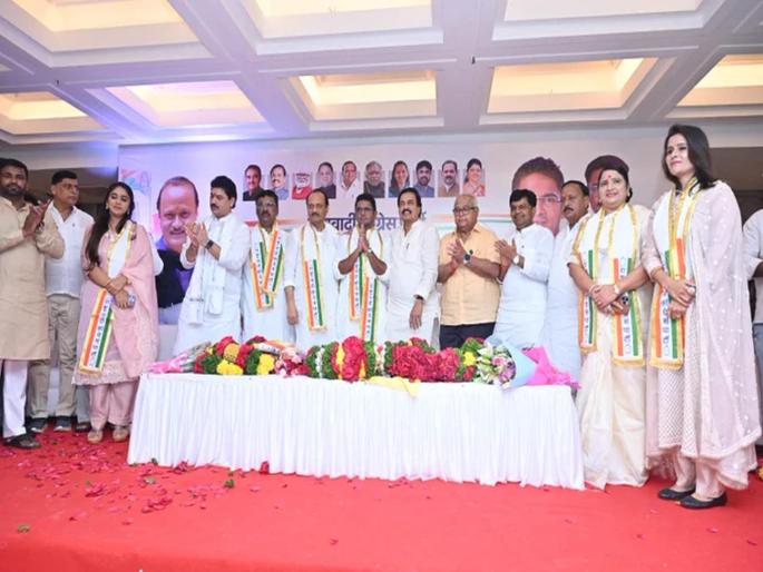 Many NCP activists including Yogesh Kshirsagar from Beed joined the Ajit Pawar group | बीडच्या सभेनंतर शरद पवारांना पहिला धक्का; ३५ नगरसेवक, २९ सरपंचांनी साथ सोडली Many NCP activists including Yogesh Kshirsagar from Beed joined the Ajit Pawar group | बीडच्या सभेनंतर शरद पवारांना पहिला धक्का; ३५ नगरसेवक, २९ सरपंचांनी साथ सोडली