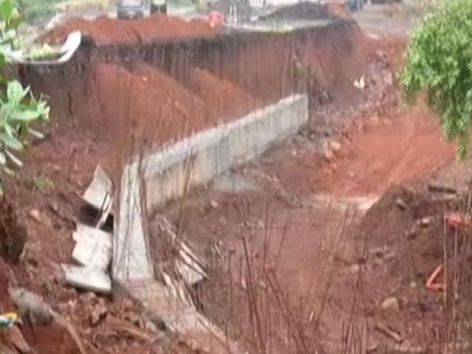 Risk of road collapse near Dhamani on Mumbai Goa highway | Ratnagiri: मुंबई-गोवा महामार्गावर धामणीजवळ रस्ता खचण्याचा धाेका Risk of road collapse near Dhamani on Mumbai Goa highway | Ratnagiri: मुंबई-गोवा महामार्गावर धामणीजवळ रस्ता खचण्याचा धाेका
