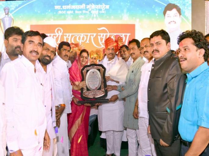 Lokmat Maharashtrian Of The Year 2018: 'Powerful Politician' Dhananjay Munde | Lokmat Maharashtrian Of The Year 2018 : 'पॉवरफुल राजकारणी' धनंजय मुंडेंचा परळीत नागरी सत्कार Lokmat Maharashtrian Of The Year 2018: 'Powerful Politician' Dhananjay Munde | Lokmat Maharashtrian Of The Year 2018 : 'पॉवरफुल राजकारणी' धनंजय मुंडेंचा परळीत नागरी सत्कार