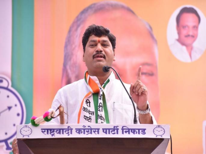 dhananjay munde and Chhagan Bhujbal helicopter misdirected twit | धनंजय मुंडे, छगन भुजबळ सुखरूप; हेलिकॉप्टर भरकटल्याची चर्चा ही अफवा