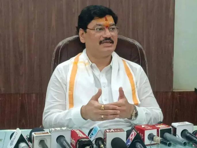 Dhananjay Munde had a rate card for transfers! Suresh Dhas made a revelation, made the rate card public | धनंजय मुंडेंचे होते बदल्यांचे रेटकार्ड ! सुरेश धस यांनी केला गौप्यस्फोट, दरपत्रकच केले जाहीर Dhananjay Munde had a rate card for transfers! Suresh Dhas made a revelation, made the rate card public | धनंजय मुंडेंचे होते बदल्यांचे रेटकार्ड ! सुरेश धस यांनी केला गौप्यस्फोट, दरपत्रकच केले जाहीर