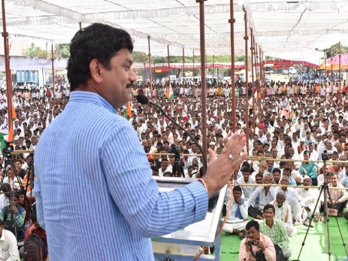 Million people should be made to make false propaganda, says Dhananjay Munde's chief | खोटे बोललेलं गळून पडू नये म्हणून लाखोंचा मेकअप केला जात असावा - धनंजय मुंडे यांचा मुख्यमंत्र्यांना टोला Million people should be made to make false propaganda, says Dhananjay Munde's chief | खोटे बोललेलं गळून पडू नये म्हणून लाखोंचा मेकअप केला जात असावा - धनंजय मुंडे यांचा मुख्यमंत्र्यांना टोला