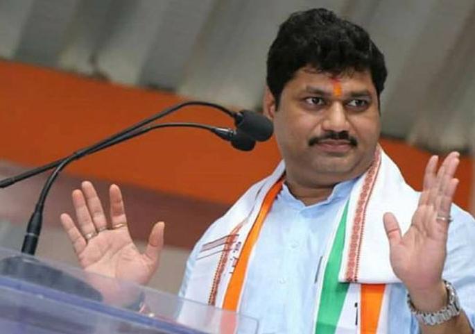 Will Government open curuption cases against those who enter in BJP ? - Dhananjay Munde | भाजपात गेलेल्या राष्ट्रवादीच्या माजी मंत्र्यांच्या भ्रष्टाचाराचे पितळ उघड करणार का? - धनंजय मुंडे Will Government open curuption cases against those who enter in BJP ? - Dhananjay Munde | भाजपात गेलेल्या राष्ट्रवादीच्या माजी मंत्र्यांच्या भ्रष्टाचाराचे पितळ उघड करणार का? - धनंजय मुंडे