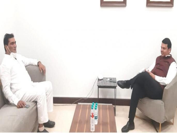 Dhonde-Fadnavis visit in Mumbai; Indications of a new equation on the backdrop of Nagar Panchayat elections | मुंबईत धोंडे- फडणवीस भेट; नगरपंचायत निवडणुकीच्या पार्श्वभूमीवर नव्या समीकरणाचे संकेत Dhonde-Fadnavis visit in Mumbai; Indications of a new equation on the backdrop of Nagar Panchayat elections | मुंबईत धोंडे- फडणवीस भेट; नगरपंचायत निवडणुकीच्या पार्श्वभूमीवर नव्या समीकरणाचे संकेत