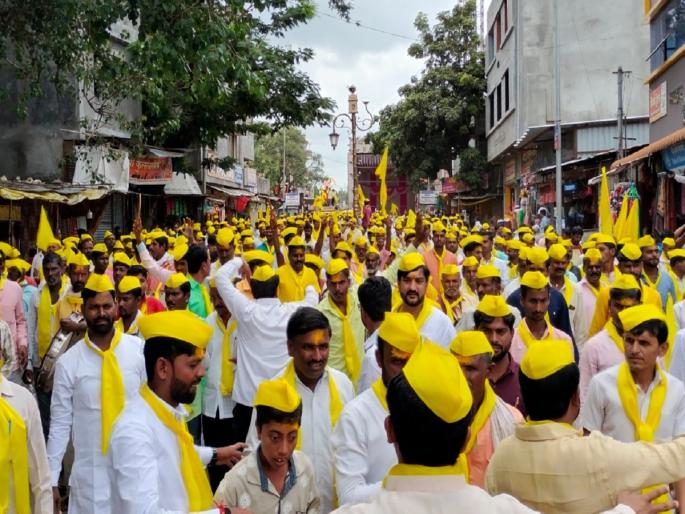 shout of Yelkot, Yelkot; Dhangar community's march for reservation in the chant of drum beat | येळकोट, येळकोटचा जयघोष; ढोलकीच्या निनादात आरक्षणासाठी धनगर समाजाचा मोर्चा shout of Yelkot, Yelkot; Dhangar community's march for reservation in the chant of drum beat | येळकोट, येळकोटचा जयघोष; ढोलकीच्या निनादात आरक्षणासाठी धनगर समाजाचा मोर्चा