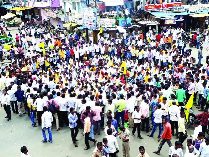 Reservation movement of Dhangar community in Nanded district | आरक्षण आंदोलनाला नांदेड जिल्ह्यात धनगर समाजाचा प्रतिसाद Reservation movement of Dhangar community in Nanded district | आरक्षण आंदोलनाला नांदेड जिल्ह्यात धनगर समाजाचा प्रतिसाद