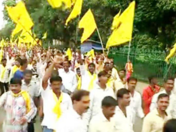 Dhangar Samaj on the streets protesting against the action | कारवाईच्या निषेधार्थ धनगर समाज मैदानात Dhangar Samaj on the streets protesting against the action | कारवाईच्या निषेधार्थ धनगर समाज मैदानात